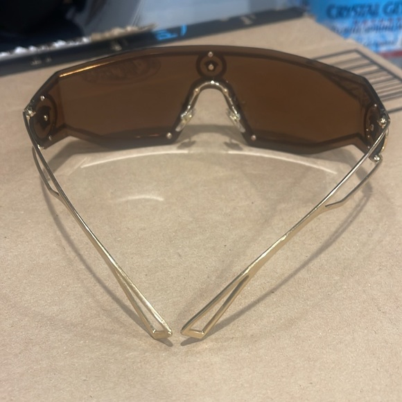 Versace - Picture 3 of 3